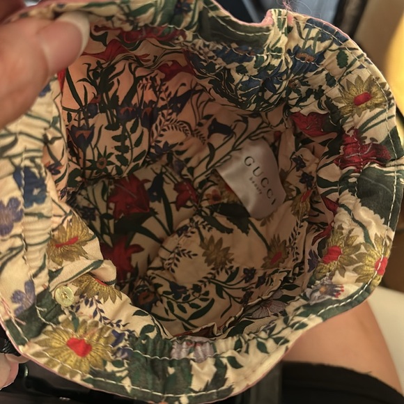 Gucci Pouch and extras 💞 - Picture 7 of 10